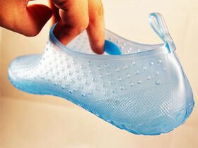 Posamezni čevlji za javna mesta za preprečevanje pojava plantarnih bradavic